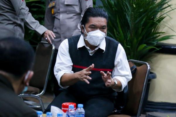 Sekda Al Muktabar Bersama Forkopimda Provinsi Banten Lakukan Patroli Bagikan Paket Bansos