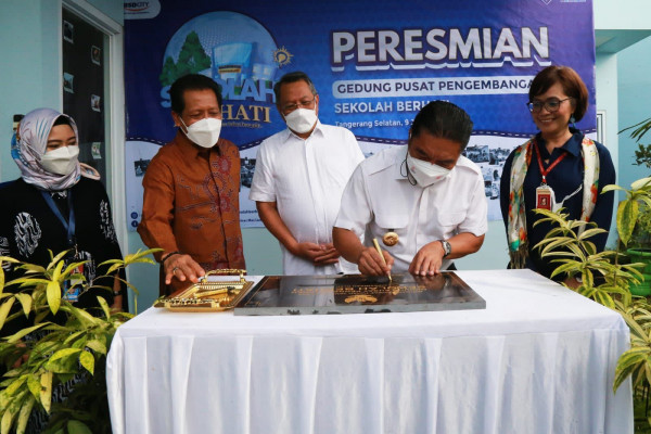 Pj Gubernur Banten Al Muktabar Apresiasi Peran Dunia Usaha Dalam Memajukan Pendidikan