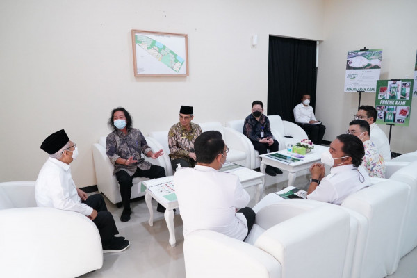Pj Gubernur Banten Al Muktabar Dampingi Wapres KH Ma'ruf Amin Meninjau PT Singapura Fresh Green Makmur