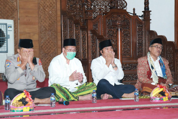 Istighosah HUT Ke-22 Provinisi Banten, Pj Gubernur Al Muktabar: Modal Spritual Menjadi Bekal Dalam Membangun Banten
