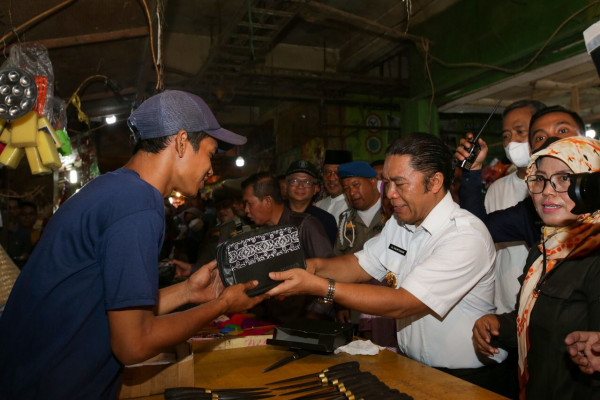 Pengendalian Inflasi, Pj Gubernur Banten Al Muktabar Pantau Harga dan Ketersediaan Kebutuhan Pokok