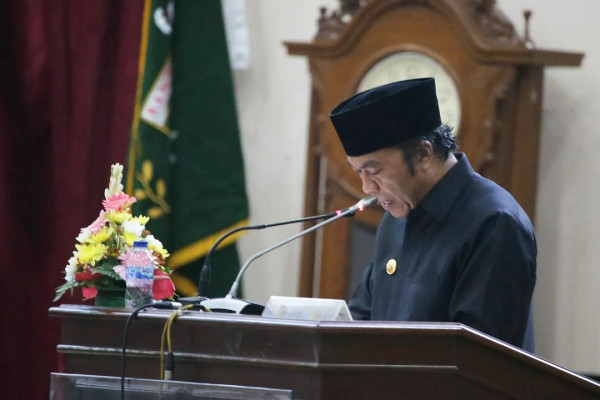 Pj Gubernur Al Muktabar Ajukan Raperda Penyederhanaan SOTK Pemprov Banten