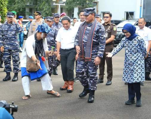 Pj Gubernur Al Muktabar sambut dan dampingi KASAL kunjungan ke Provinsi Banten