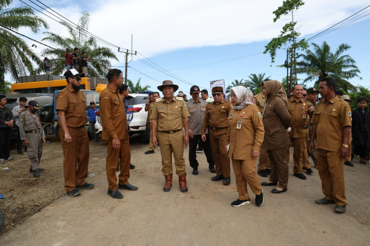 Groundbreaking Pembangunan Ruas Jalan Ciparay-Cikumpay, Pj Gubernur Banten Al Muktabar : Pemerintah Hadir Menyiapkan Layanan Dasar
