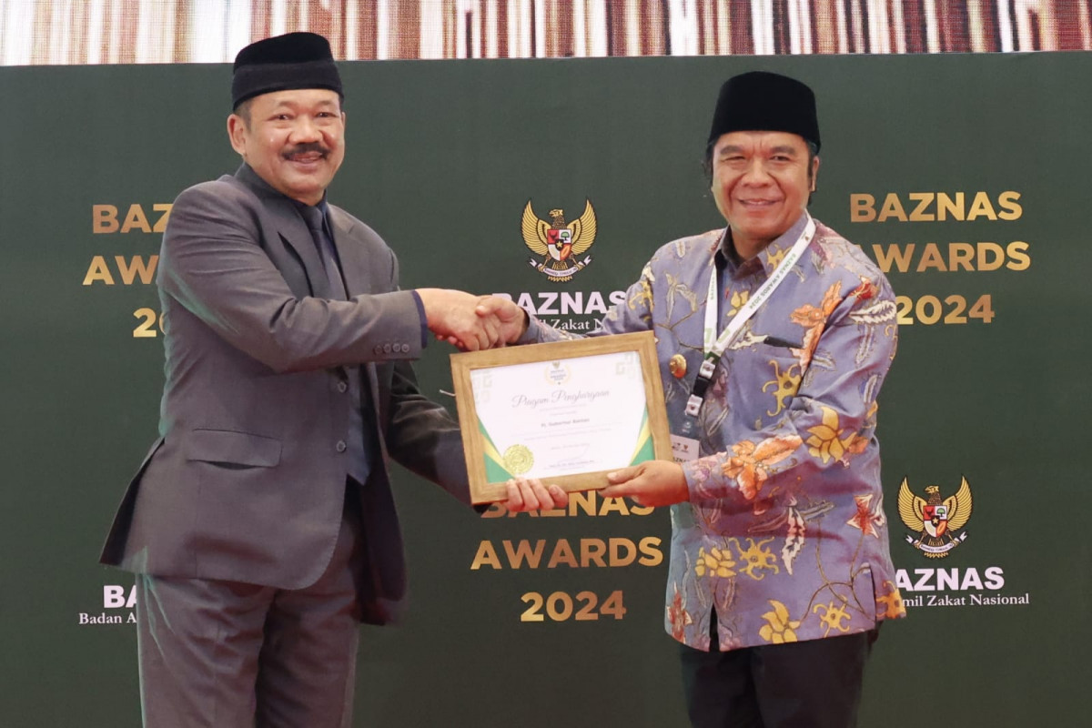 Pj Gubernur Banten Al Muktabar Raih Penghargaan Kepala Daerah Pendukung Pengelolaan Zakat Terbaik