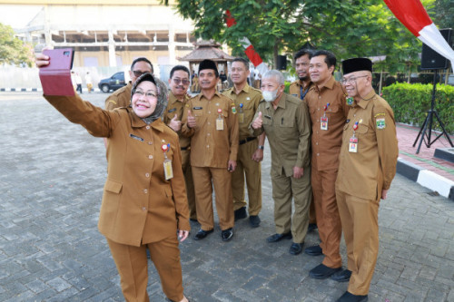 Apel Senin Pagi, Pj Sekda Banten Virgojanti Tekankan Kedisiplinan dan Etos Kerja