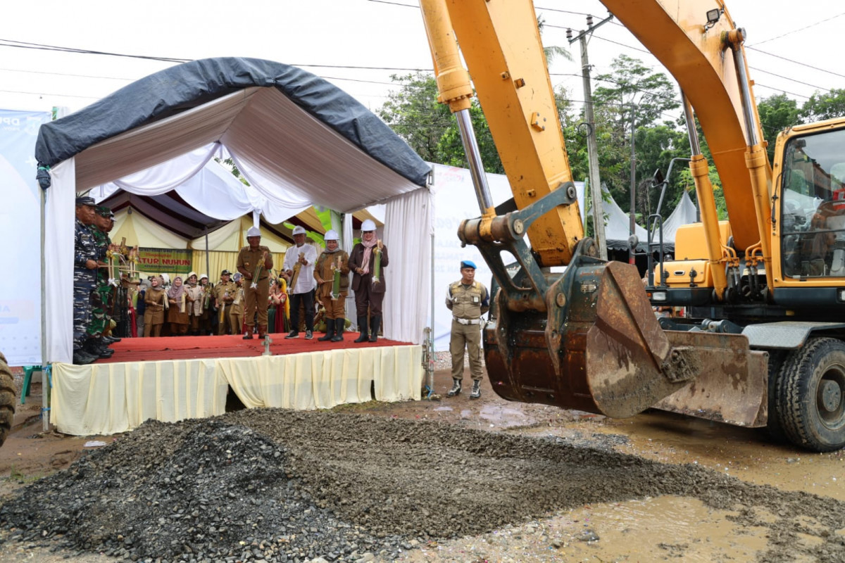 Pj Gubernur Banten Al Muktabar Lakukan Groundbreaking Pembangunan Ruas Jalan Sumur - Taman Jaya Kabupaten Pandeglang