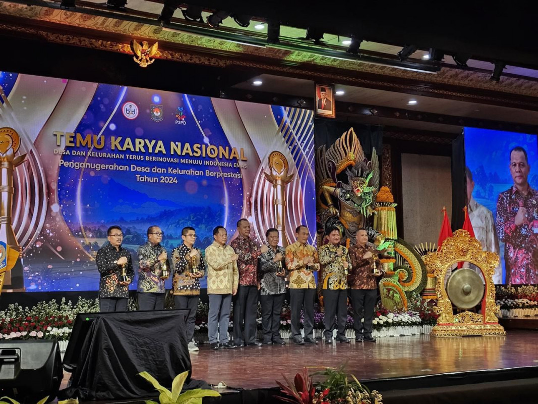 Pj Gubernur Banten Al Muktabar Raih Anugerah Upakarya Wanua Nugraha dari Mendagri M Tito Karnavian