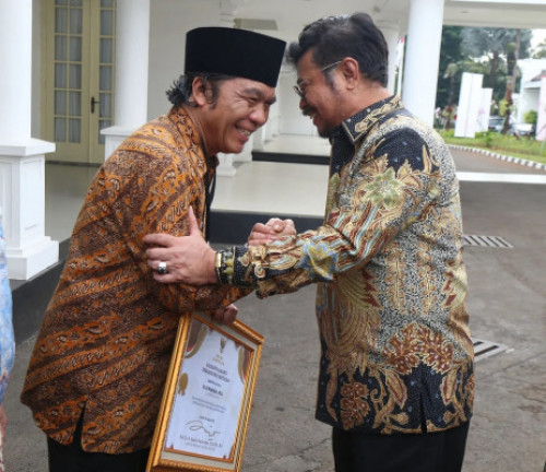 Pj Gubernur Banten Al Muktabar Raih Anugerah Adhikarya Pembangunan Pertanian